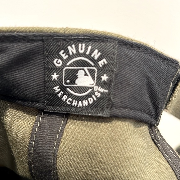 ⚾️Gently used Los Angeles Dodgers baseball cap 🧢 OSFA In Army Green/ White - Picture 6 of 7